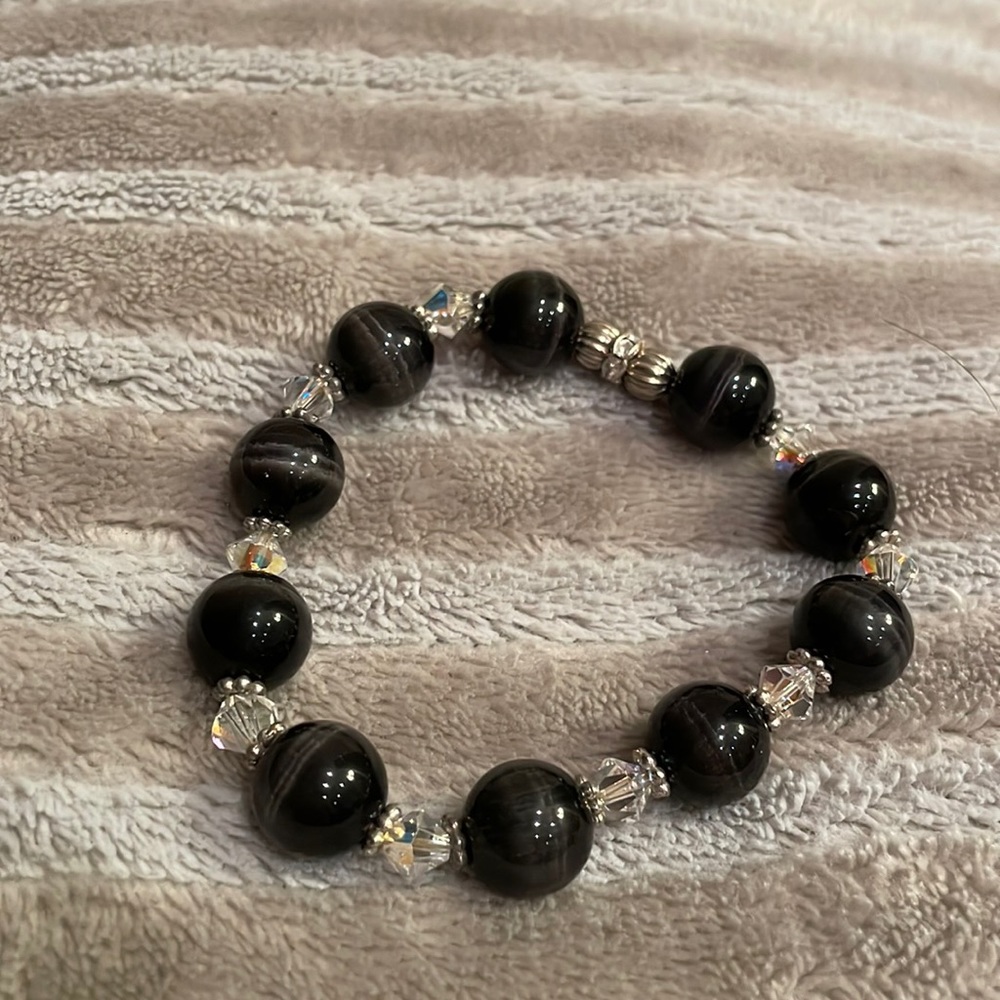 Shiny black bead bracelet